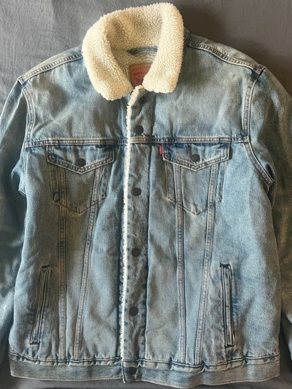 Levi’s Sherpa Lined Trucker Denim Jacket size XL Light washed